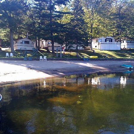 Little Hawk Resort & Marina Algonquin Highlands Стая снимка