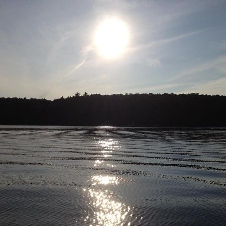 Little Hawk Resort & Marina Algonquin Highlands Екстериор снимка