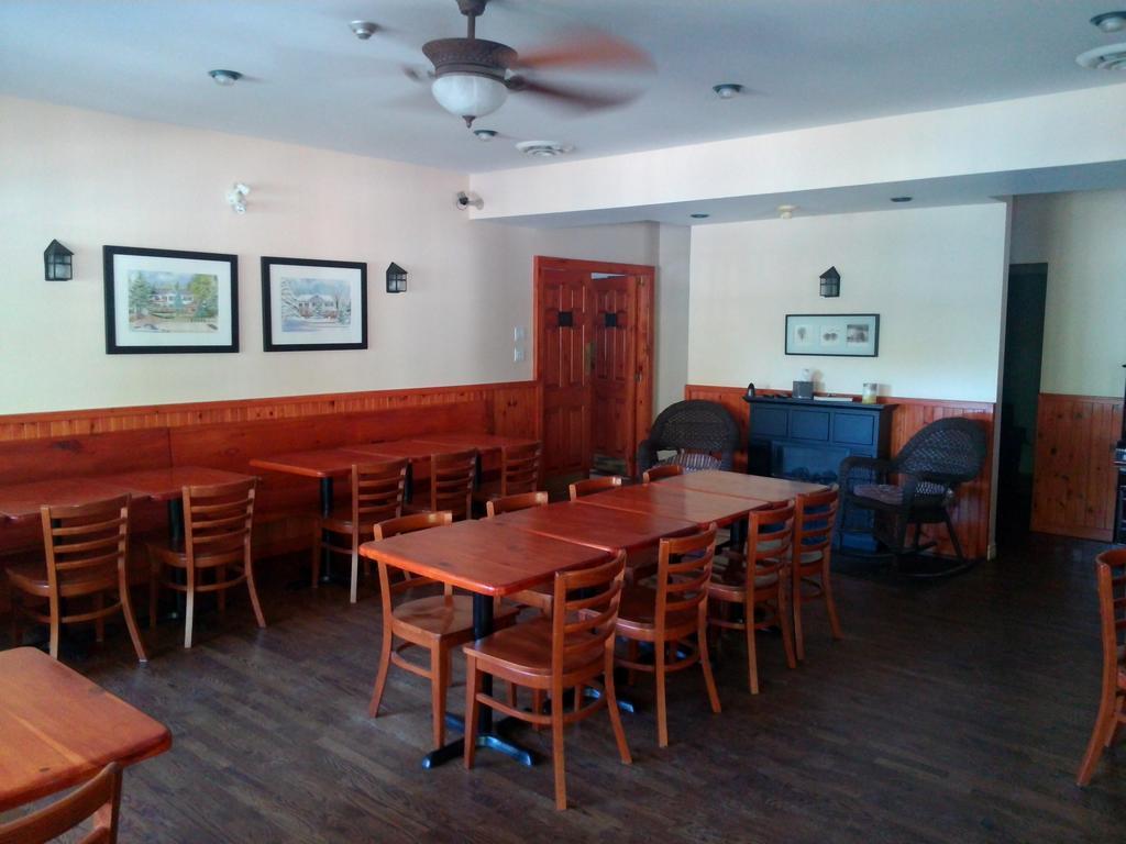 Little Hawk Resort & Marina Algonquin Highlands Екстериор снимка