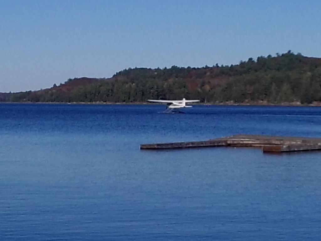 Little Hawk Resort & Marina Algonquin Highlands Екстериор снимка