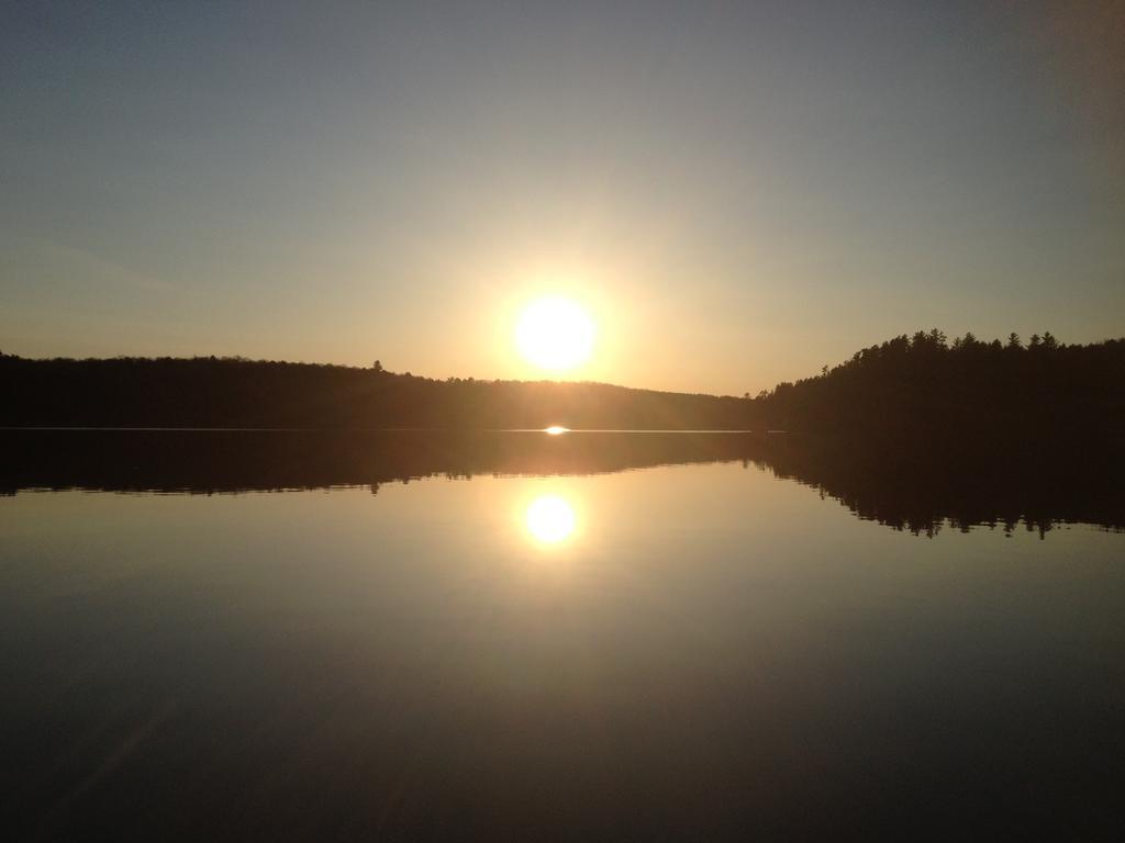 Little Hawk Resort & Marina Algonquin Highlands Екстериор снимка
