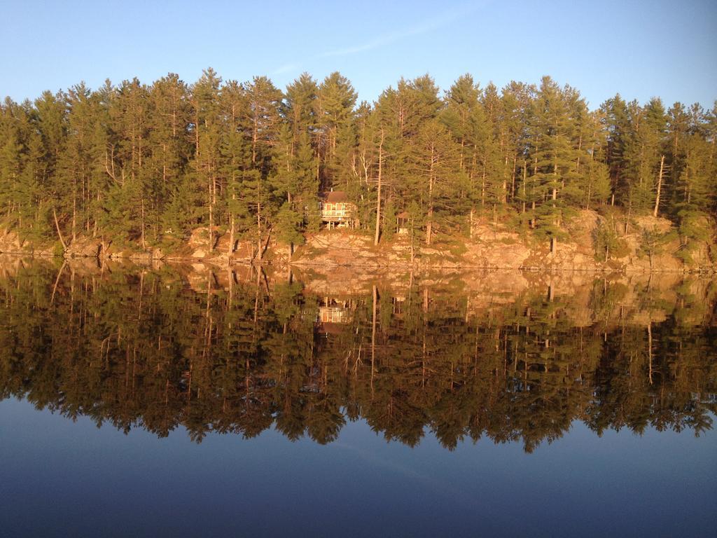 Little Hawk Resort & Marina Algonquin Highlands Екстериор снимка