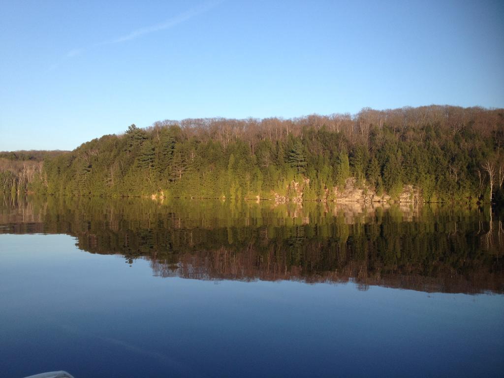 Little Hawk Resort & Marina Algonquin Highlands Екстериор снимка