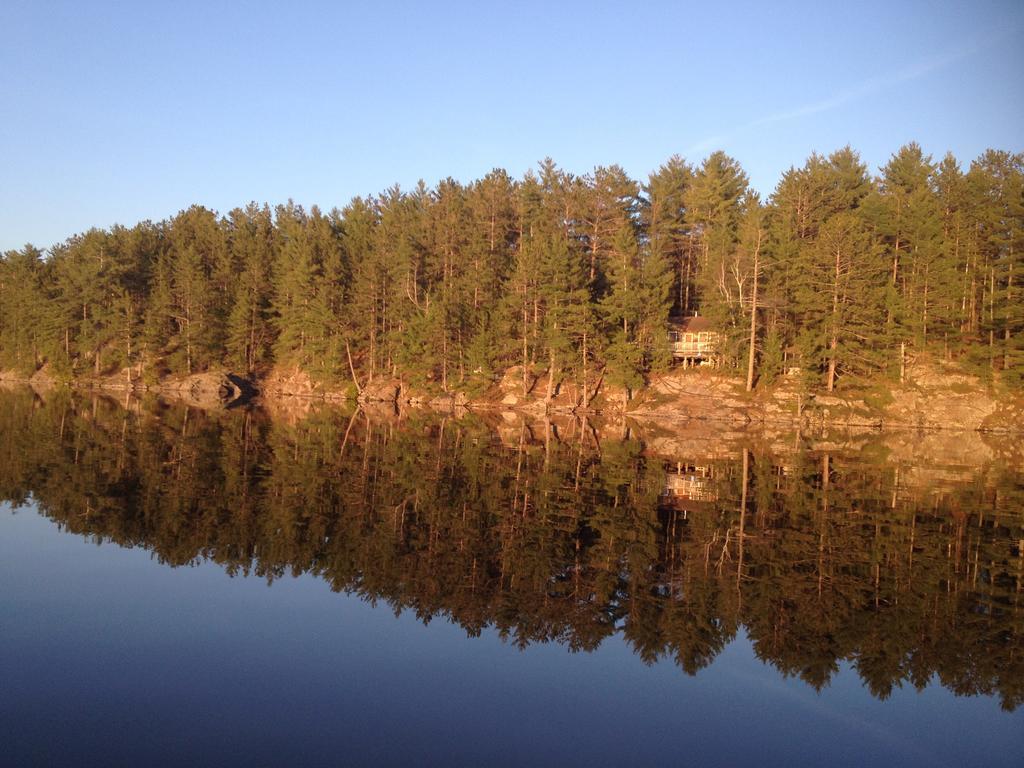 Little Hawk Resort & Marina Algonquin Highlands Екстериор снимка