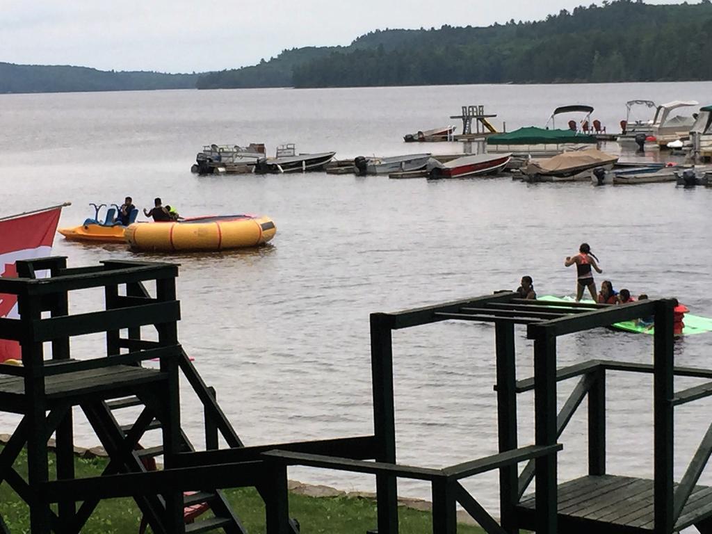 Little Hawk Resort & Marina Algonquin Highlands Екстериор снимка