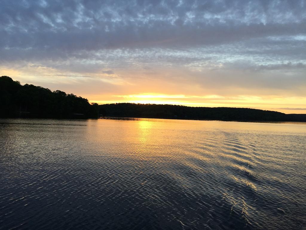 Little Hawk Resort & Marina Algonquin Highlands Екстериор снимка