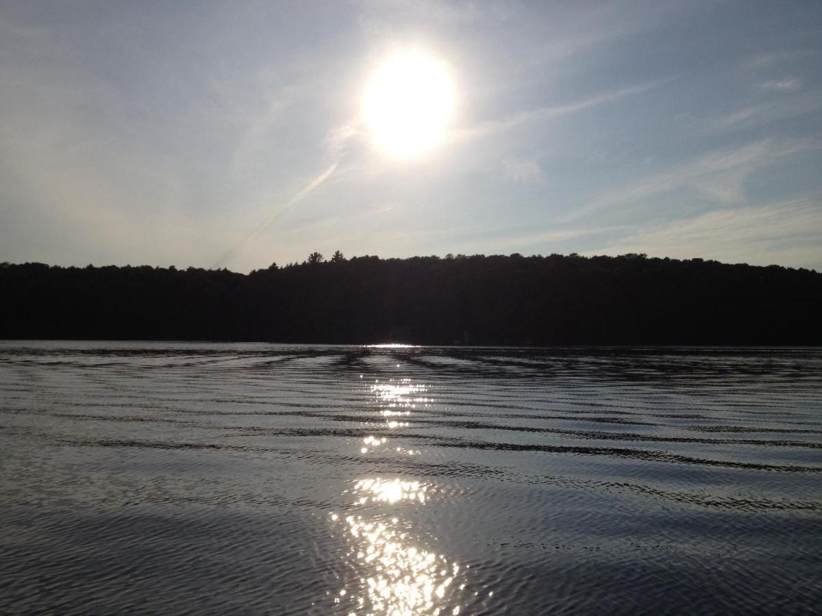 Little Hawk Resort & Marina Algonquin Highlands Екстериор снимка
