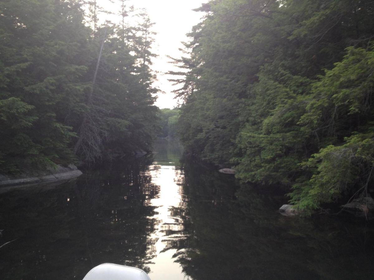 Little Hawk Resort & Marina Algonquin Highlands Екстериор снимка
